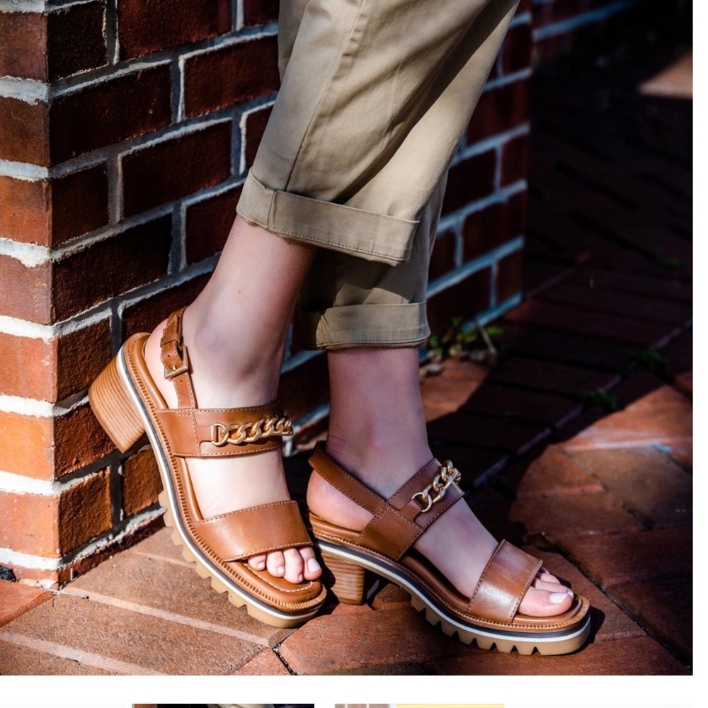 BERNARDO Sorrena Lug Sandal